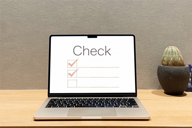 チェック